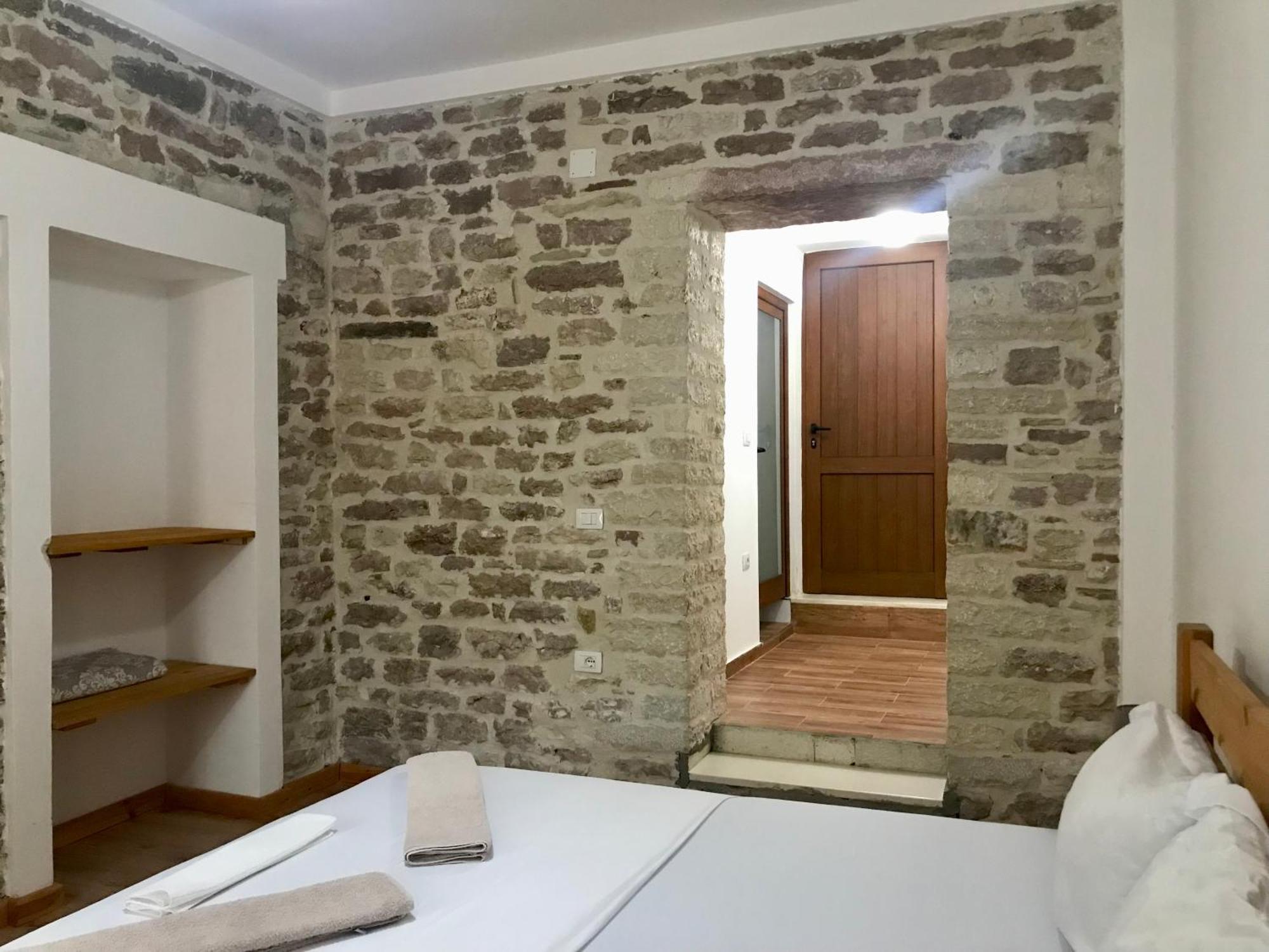 Vila Eri Gjirokaster Exterior photo